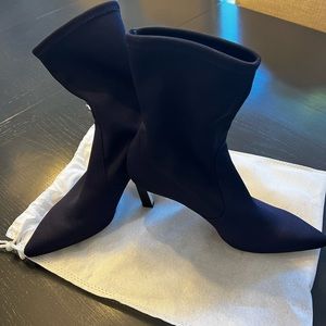 Great navy fabric booties that are easy pull ons